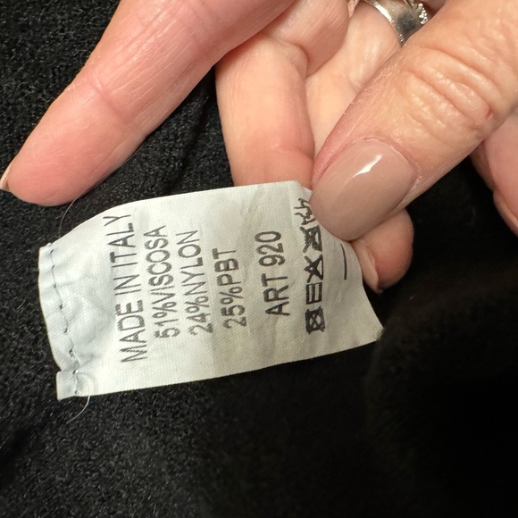 Italian made bell sweater, one black and one green - Picture 3 of 6